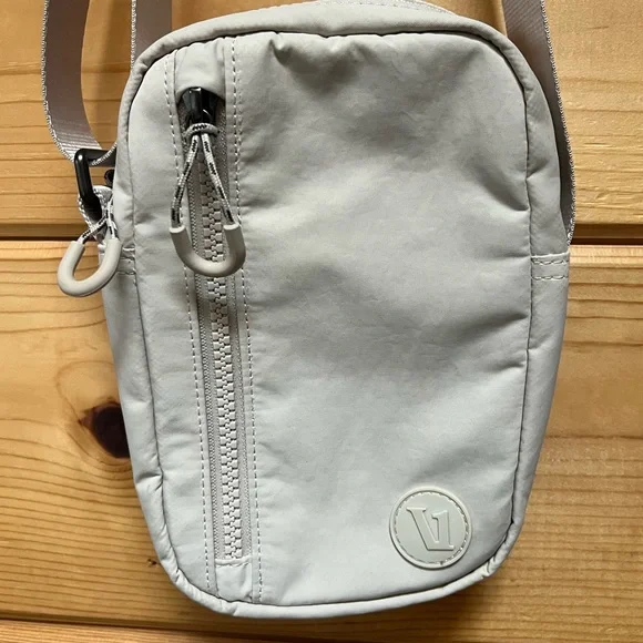 Vuori Women’s All Around Crossbody - Picture 3 of 7